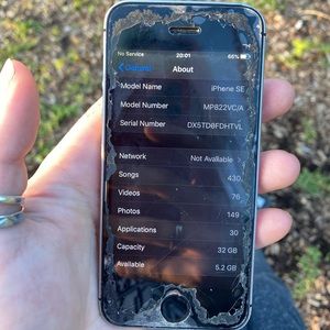 Unlocked IPhone SE 32gb